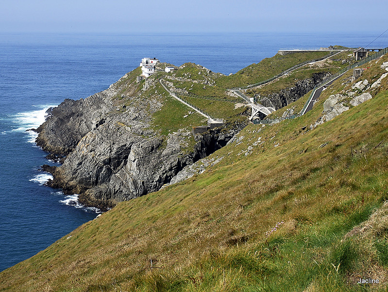 Munster / County Cork / Mizen Head Lighthouse
In the far South-West.
There is no lantern, on the outside of the building are lamps shown.
Keywords: Ireland;Atlantic ocean;Munster