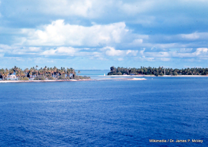 Pacific Ocean / Line Islands / Tabuaeran (Fanning Island) Light (at lagoon entrance)
Keywords: Pacific Ocean;Line Islands;Kiribati;Tabuaeran
