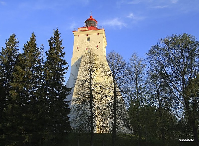 Hiiumaa / Kopu Lighthouse
Beautiful picture, taken 20-05-2014, the tower freshly painted and the trees in front still without leaves
Keywords: Estonia;Hiiumaa;Baltic sea
