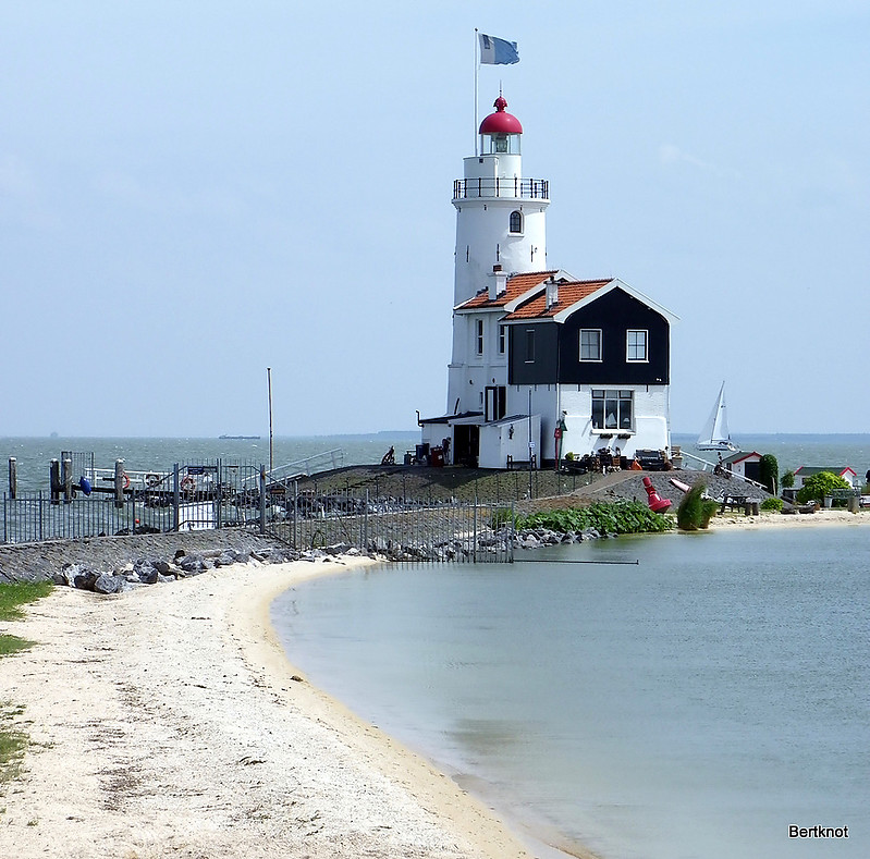 IJsselmeer / Marken / Paard van Marken Lighthouse
Her old light, used from 1901 until 1992 stands now at Marken-harbor
Keywords: IJsselmeer;Marken;Netherlands