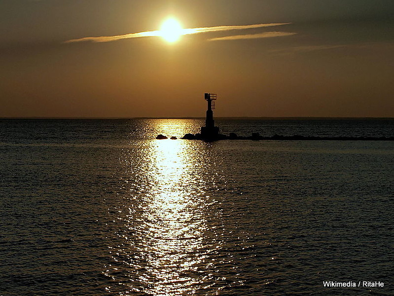 Voosi Kurk / Rohuk�?la Harbour / North Basin Molehead Light
Keywords: Estonia;Baltic sea;Sunset
