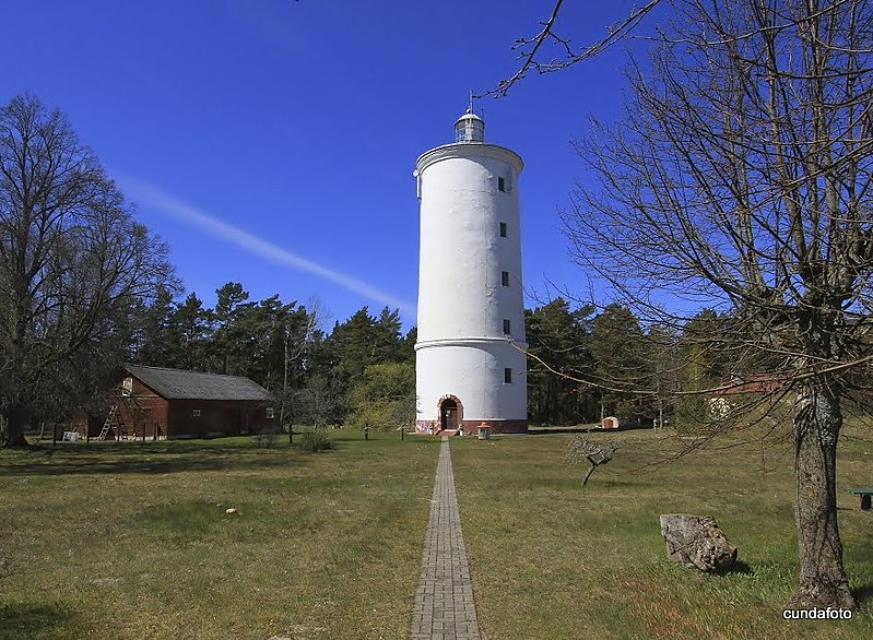 Irbe Strait, Southern Entrance / Ovi??i (Lyser Ort) Lighthouse
Oldest still working Latvian lighthouse.
Keywords: Latvia;Ovisi;Baltic sea;Kurzeme;Irbe Strait