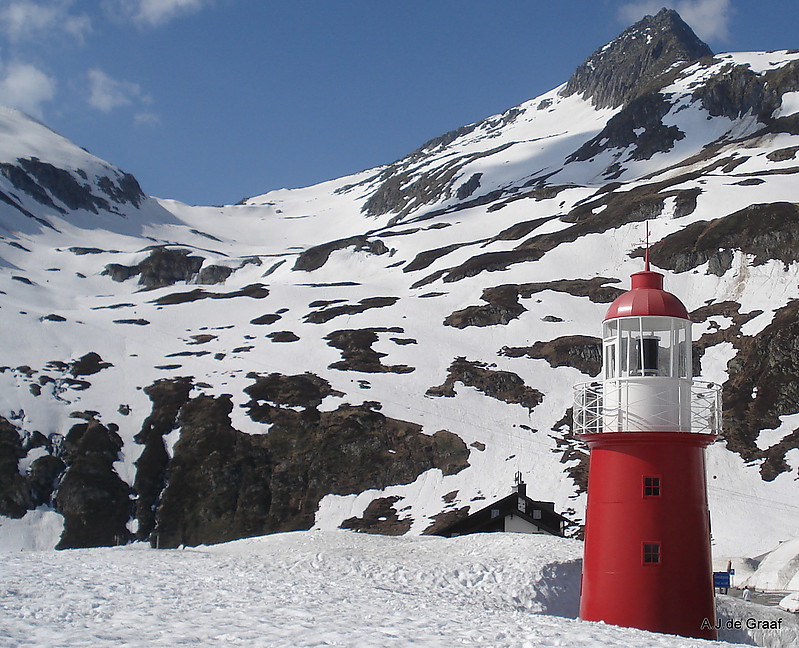 Oberalppass / Lighthouse near the source of the river Rhine
Scale model of the former Hoek van Holland Range Front Lighthouse (HvH Low) at the Rhine's end.
Keywords: Switzerland;Faux