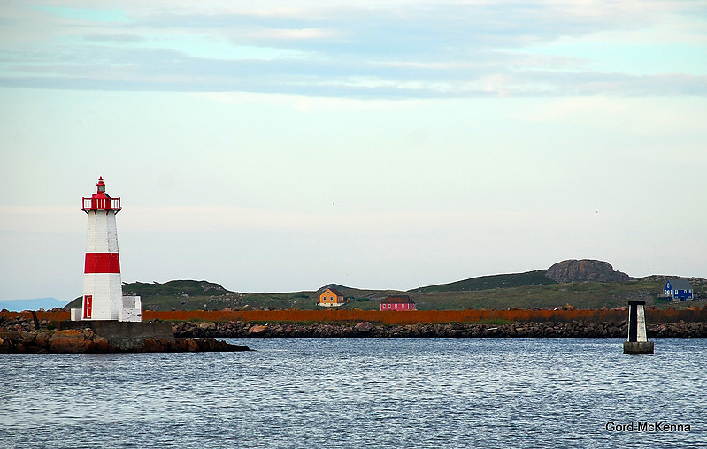 L`Ile Saint - Pierre / Feu de la Pointe aux Canons
Keywords: Saint Pierre and Miquelon;Ile Saint Pierre;Banks of Newfoundland;Atlantic ocean