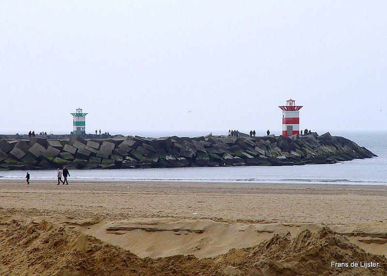 Scheveningen / Noorderhoofd (Red) & Zuiderhoofd (Green) lights
Hoofd = Mole
Keywords: Den Haag;Netherlands;North Sea