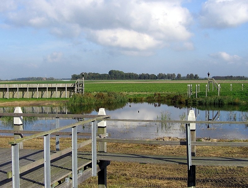 Noord-Oostpolder / Schokland / Oud-Emmeloord Light / Replica harbour with lights.
And farmland all around, the island is on dry land since 1942 and on the Unesco World Heritage list.
Keywords: Emmeloord;Schokland;Netherlands