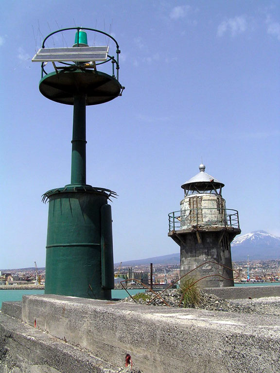 CATANIA - Molo di Levante - Head light (both old)
Keywords: Sicily;Italy;Mediterranean sea;Catania
