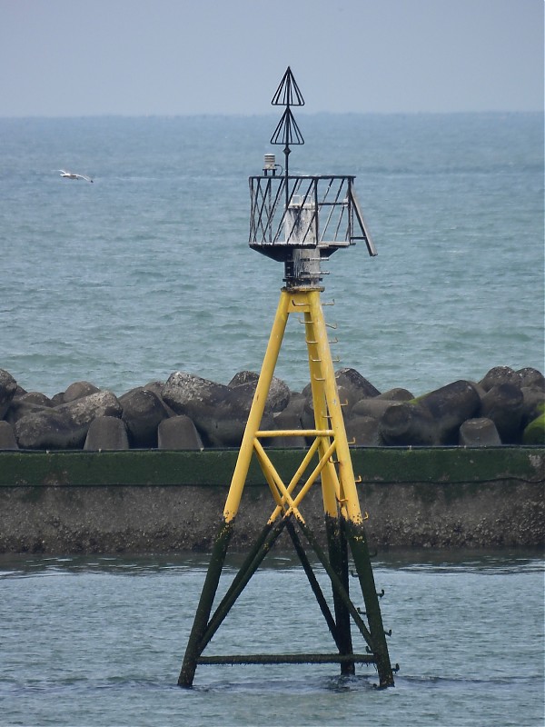 DUNKERQUE - Old W Jetty light
Keywords: Dunkerque;English channel;France;Normandy;Offshore