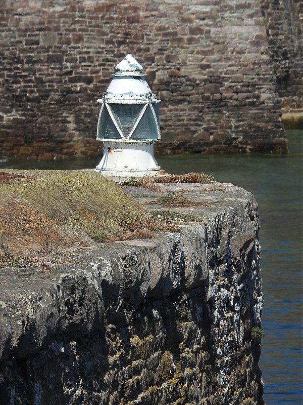 ALDERNEY - Little Crabby Harbour - S Pier - Head light
Keywords: Alderney;English channel;United Kingdom;Guernsey
