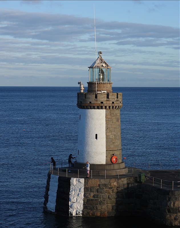 GUERNSEY - St Peter Port - Ldg Lts Front - Castle Breakwater - Head Lighthouse
Keywords: English channel;United Kingdom;Guernsey