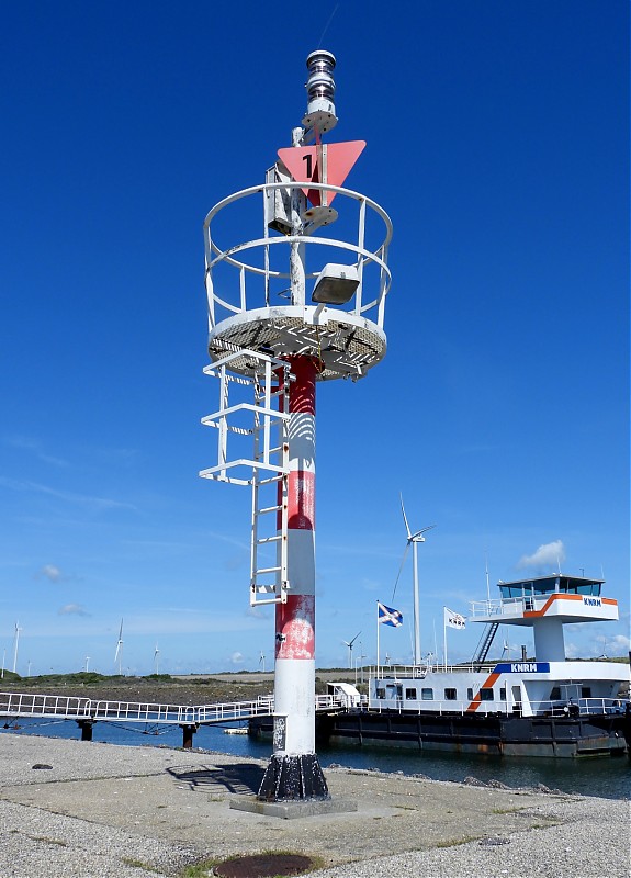 OOSTERSCHELDE - Roompot Locks - Inner Mole - Head light
Keywords: Netherlands;Oosterschelde