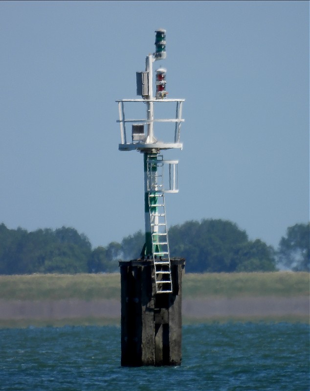 OOSTERSCHELDE - Roompot Locks - Inner Port - Entrance - N Side light
Keywords: Netherlands;Oosterschelde;Offshore