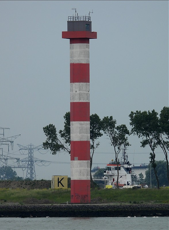 ROTTERDAM - Europoort - Calandkanaal - Entrance - Ldg Lts Rear
Keywords: Netherlands;Rotterdam;North sea;Maas