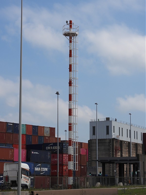 ROTTERDAM - Europoort - Beerkanaal - Lights in Line - Rear light
Keywords: Netherlands;Rotterdam;North sea;Maas