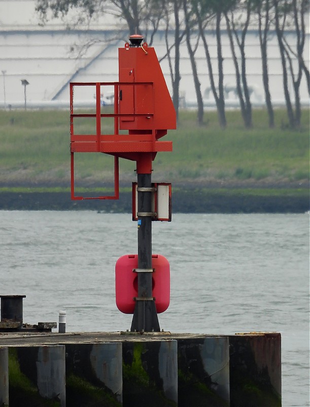 ROTTERDAM - Europoort - Calandkanaal - No 6 light
Keywords: Netherlands;Rotterdam;North sea