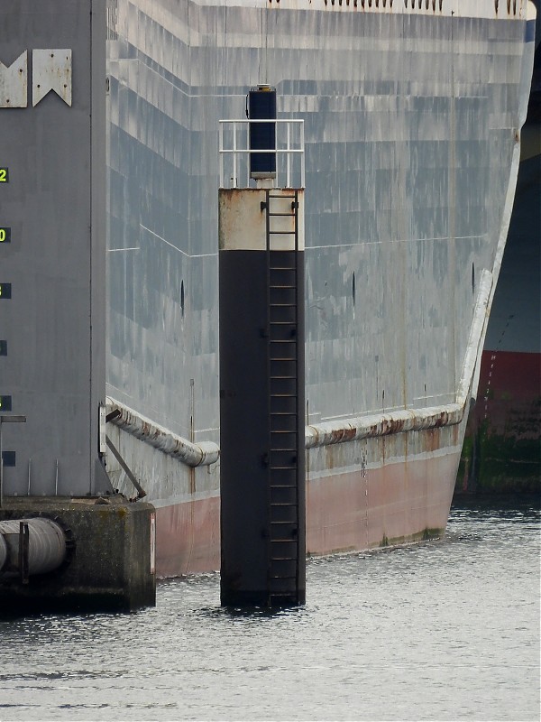 ROTTERDAM - Europoort - Calandkanaal - Britanniéhaven light
Keywords: Netherlands;Rotterdam;North sea;Offshore