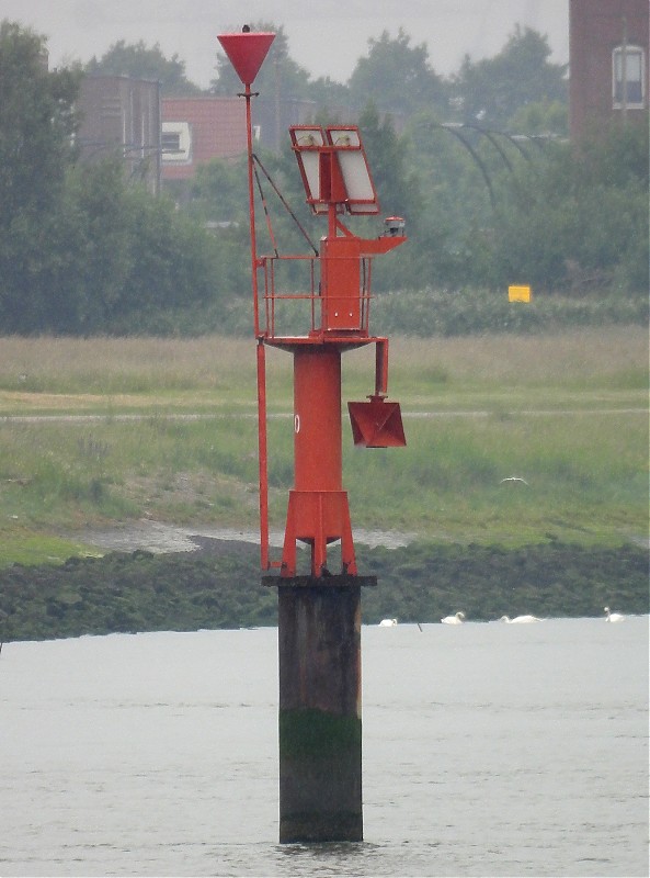 ROTTERDAM - Rotterdamsche Waterweg (Nieuwe Waterweg) - Maassluis - No 20 light
Keywords: Netherlands;Rotterdam;North sea;Offshore