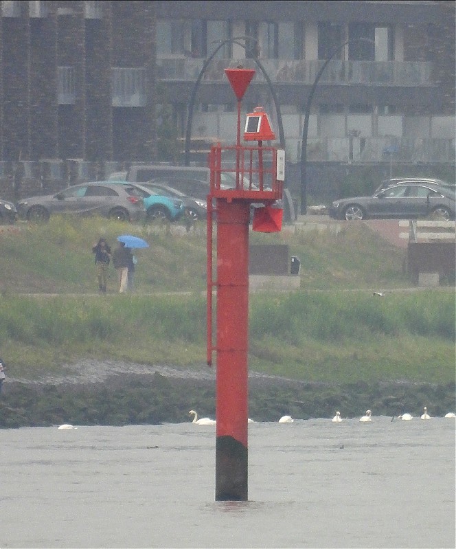 ROTTERDAM - Rotterdamsche Waterweg (Nieuwe Waterweg) - Maassluis - Ldg Lts Front - No 22 light
Keywords: Netherlands;Rotterdam;North sea;Offshore