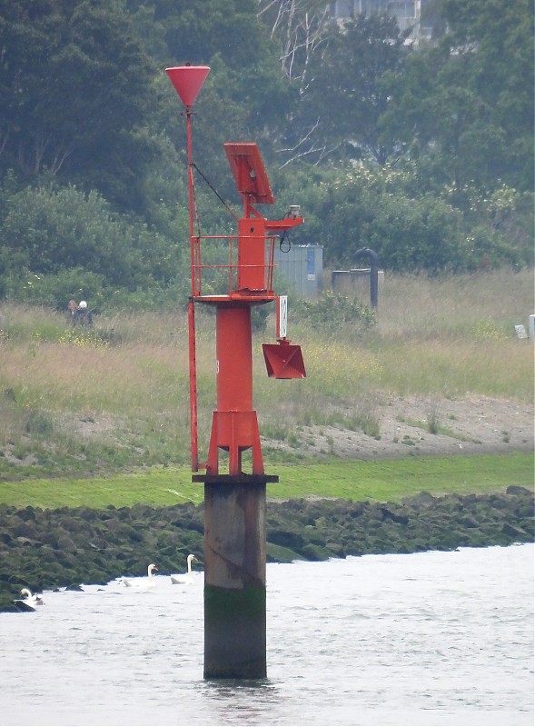 ROTTERDAM - Rotterdamsche Waterweg (Nieuwe Waterweg) - Maassluis - Ldg Lts Front - No 18 light
Keywords: Netherlands;Rotterdam;North sea;Offshore