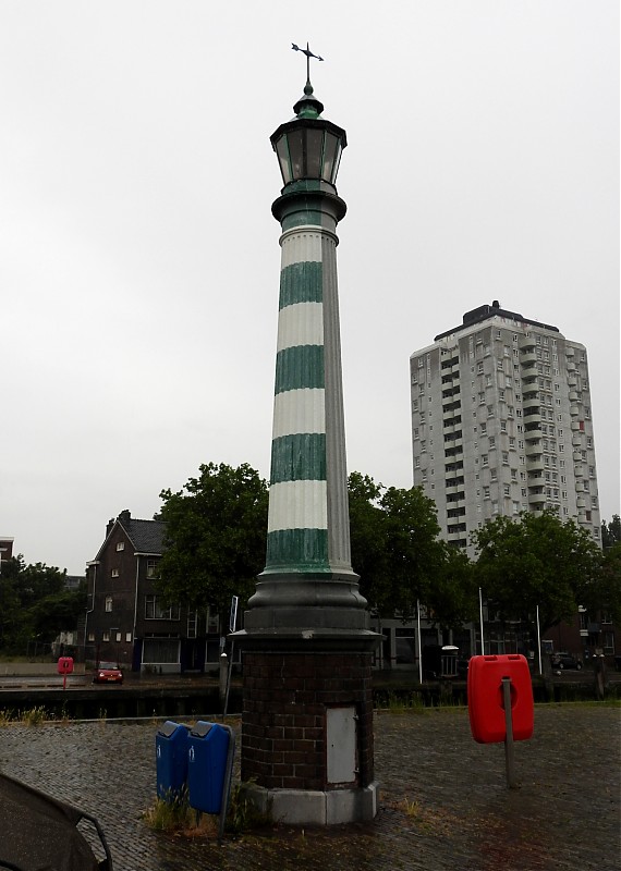 ROTTERDAM - Nieuwe Maas - Vlaardingen - Buitenhaven - E Mole Head light
Keywords: Netherlands;Rotterdam;North sea