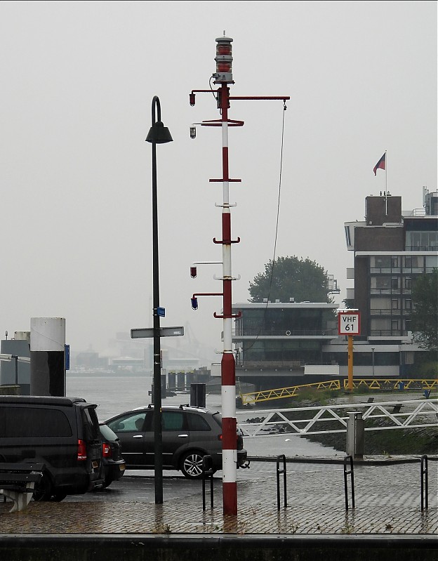 ROTTERDAM - Nieuwe Maas - Vlaardingen - Buitenhaven - W Mole Head light
Keywords: Netherlands;Rotterdam;North sea