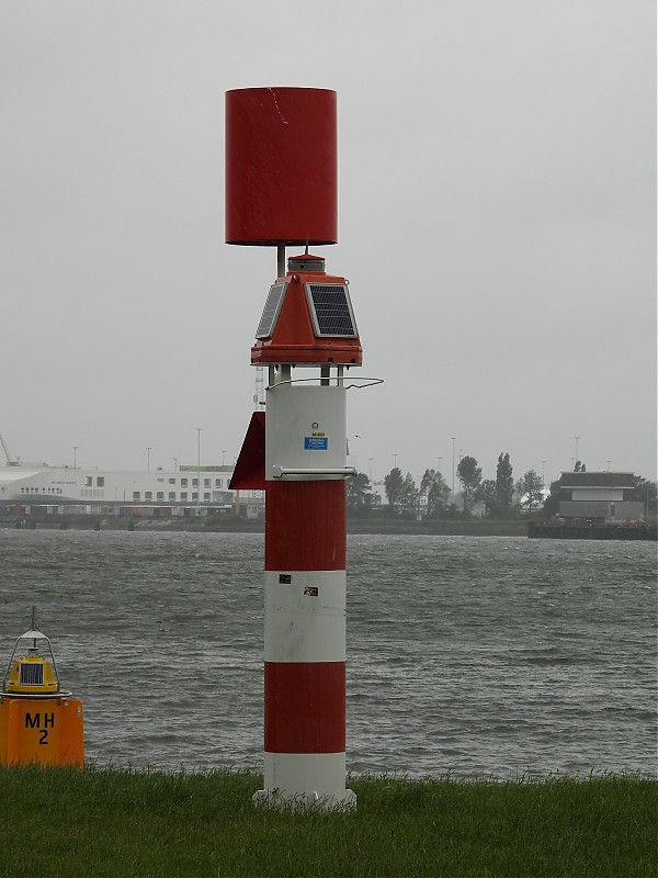 ROTTERDAM - Nieuwe Maas - Madroelhaven - Entrance E side light
Keywords: Netherlands;Rotterdam;North sea;Maas