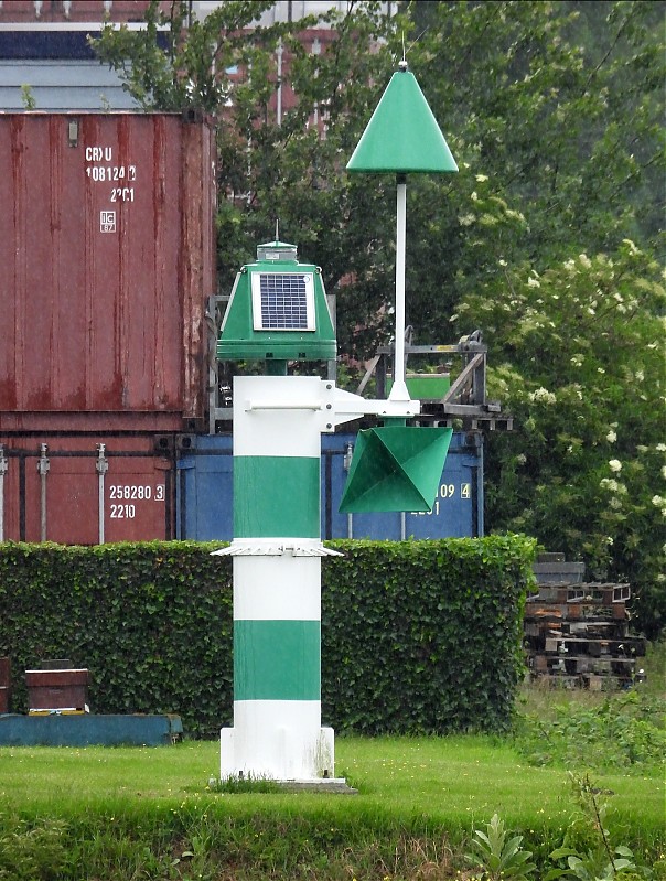 ROTTERDAM - Nieuwe Maas - Madroelhaven - Entrance W side light
Keywords: Netherlands;Rotterdam;North sea;Maas