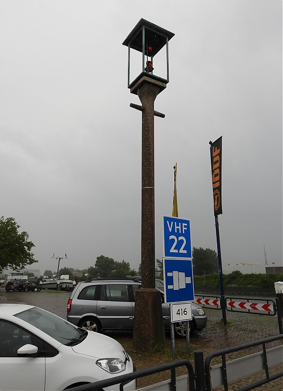 ROTTERDAM - Niieuwe Maas- Voorhaven - W side light
Keywords: Netherlands;Rotterdam;North sea;Maas