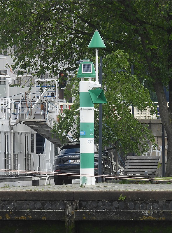 ROTTERDAM - Nieuwe Maas - Leuvehaven - E side light
Keywords: Netherlands;Rotterdam;North sea;Maas