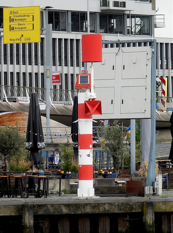 ROTTERDAM - Nieuwe Maas - Leuvehaven - W side light
Keywords: Netherlands;Rotterdam;North sea;Maas