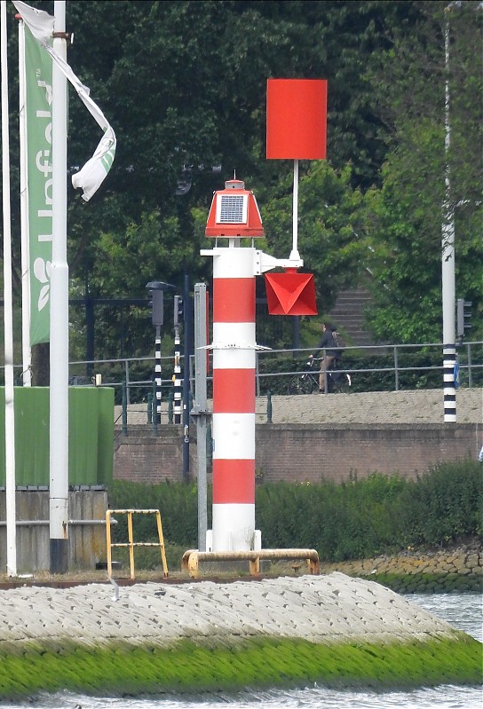 ROTTERDAM - Nieuwe Maas - Koningshaven - Nassaukade light
Keywords: Netherlands;Rotterdam;North sea;Maas