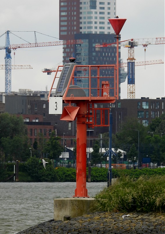 ROTTERDAM - Nieuwe Maas - N side - No 3 light
Keywords: Netherlands;Rotterdam;North sea;Maas