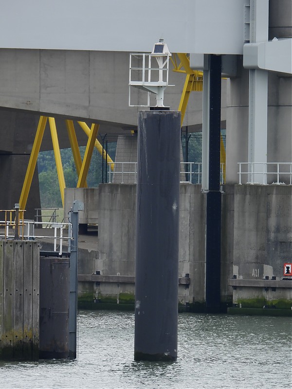 ROTTERDAM - Oude Maas - Hartelkanaal - Grote Hartelsluis - Storm Surge Barrier light
Keywords: Netherlands;Rotterdam;North sea;Maas