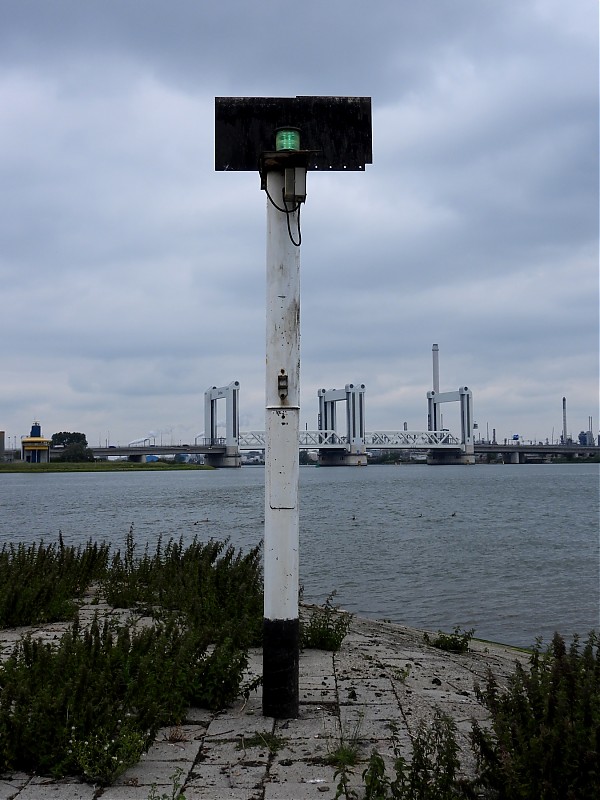 ROTTERDAM - Oude Maas - Hartelkanaal - Buitenvoorhaven - S Side light
Keywords: Netherlands;Rotterdam;North sea;Maas