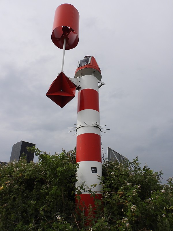 ROTTERDAM - Oude Maas - Spijkenisse - Entrance - S side light
Keywords: Netherlands;Rotterdam;North sea;Maas