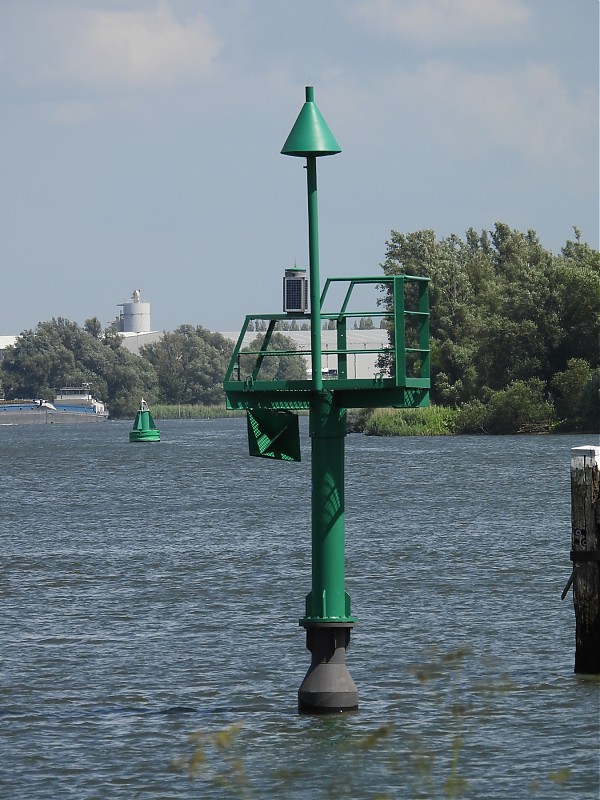 ROTTERDAM - Oude Maas - No 16 light
Keywords: Netherlands;Rotterdam;North sea;Maas;Offshore