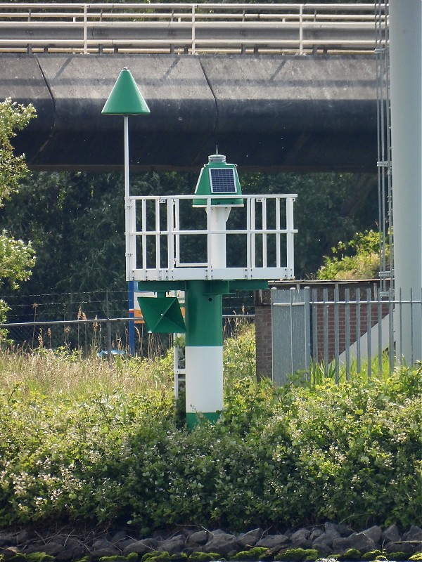 NORDZEEKANAAL - Zijkanaal C - Entrance - W side light
Keywords: Amsterdam;Nordzeekanaal;North Sea;Netherlands