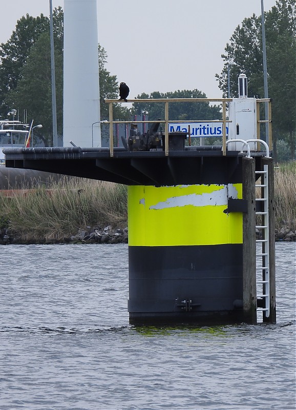AMSTERDAM - Afrikahaven - Dolphin light
Keywords: Amsterdam;Nordzeekanaal;North Sea;Netherlands;Offshore