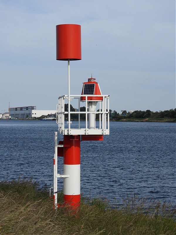 AMSTERDAM - Wim Thomassenhaven - Entrance - W side light
Keywords: Amsterdam;Nordzeekanaal;North Sea;Netherlands