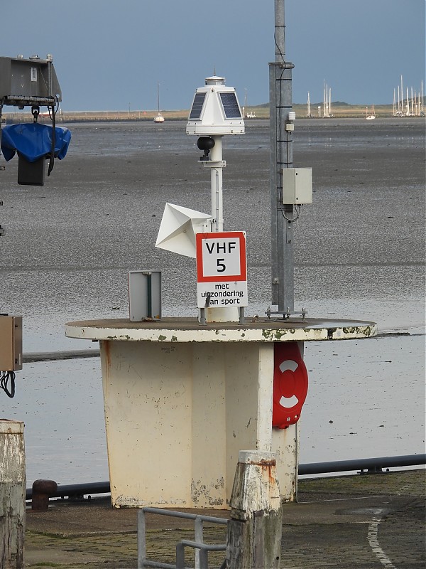 SCHIERMONNIKOOG - Ferry Pier - Head light
Keywords: Schiermonnikoog;Netherlands;North sea