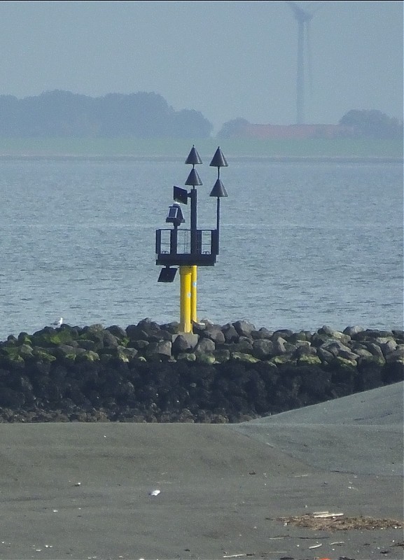 EEMS - Eemshaven - Doekegat Kanaal - E side light
Keywords: Netherlands;Ems