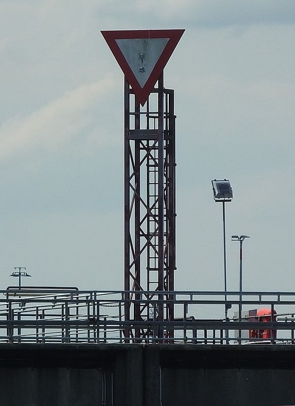 WILHELMSHAVEN - Niedersachsenbrücke - Leading Lights rear
Keywords: North Sea;Wilhelmshaven;Germany