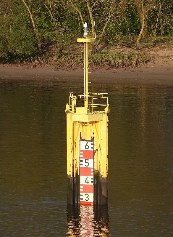 WESER - Wilhelmsplate - km 42.9 light
Keywords: Germany;Weser;Offshore