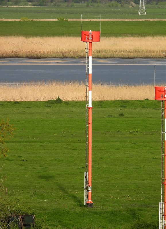 WESER - Harriersand  - Brake - South Limit Turning Area Ldg Lts - Rear light
Keywords: Germany;Weser
