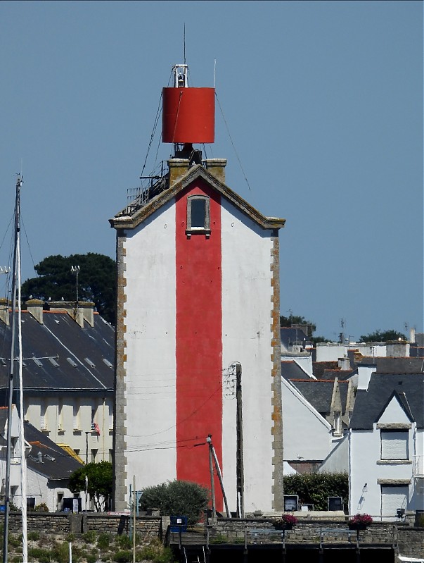 GUILVINEC - Ldg Lts - Rear light
Keywords: Bay of Biscay;France;Brittany