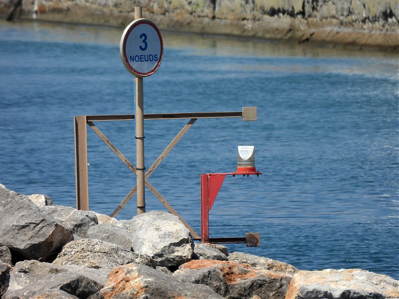 NARBONNE-PLAGE - E Breakwater - Head light
Keywords: France;Mediterranean sea;Languedoc-Roussillon