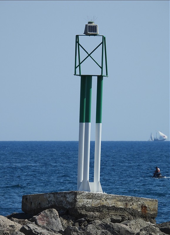 SÈTE - Port des Quilles - Breakwater - W Head light
Keywords: France;Mediterranean sea;Languedoc-Roussillon;Sete