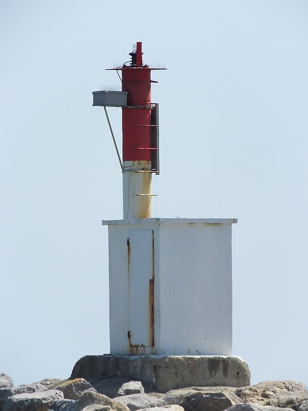 SAINTES-MARIES-DE-LA-MER - Port Gardian - Digue Ouest Head light
Keywords: Port Gardian;France;Mediterranean sea