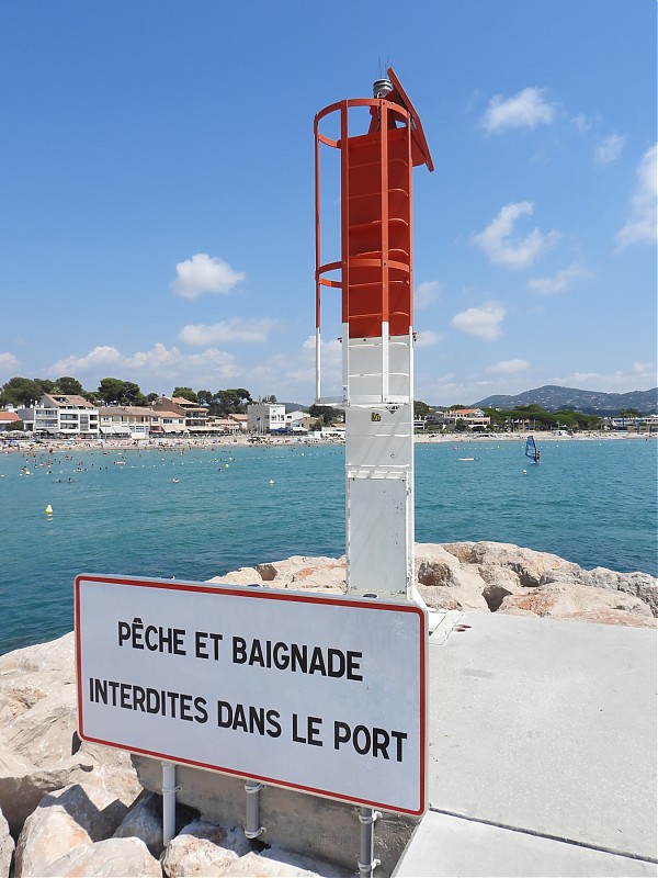 PORT DES LECQUES - S Jetty - NE Head light
Keywords: France;Mediterranean sea;Toulon