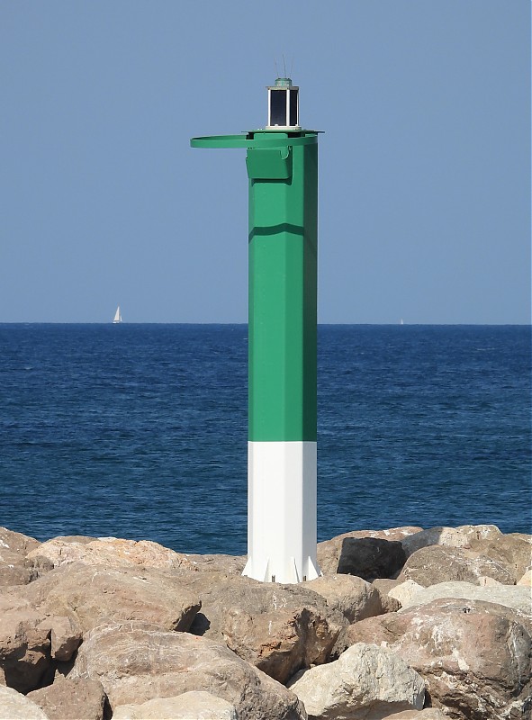 SIX-FOURS-LES-PLAGES - Port Méditerranée - Breakwater - N Head light
Keywords: France;Mediterranean sea;Toulon